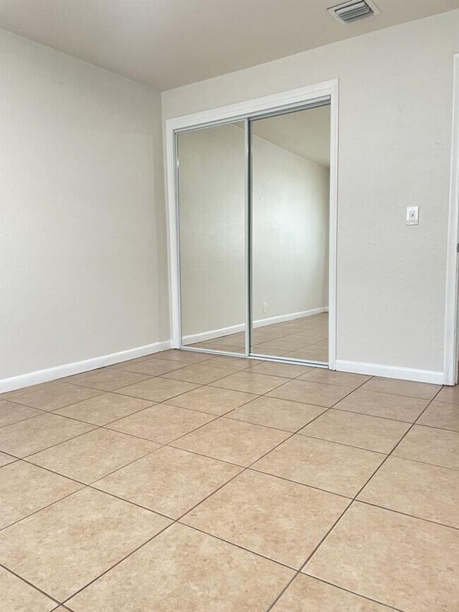Building Photo - 1520 Blue Heron Blvd