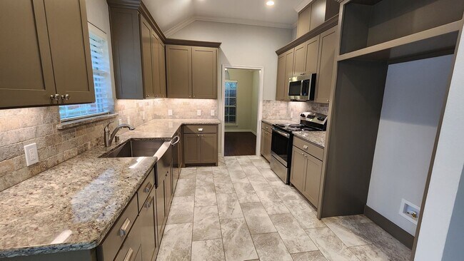 Building Photo - 3817 Yellowstone Pl