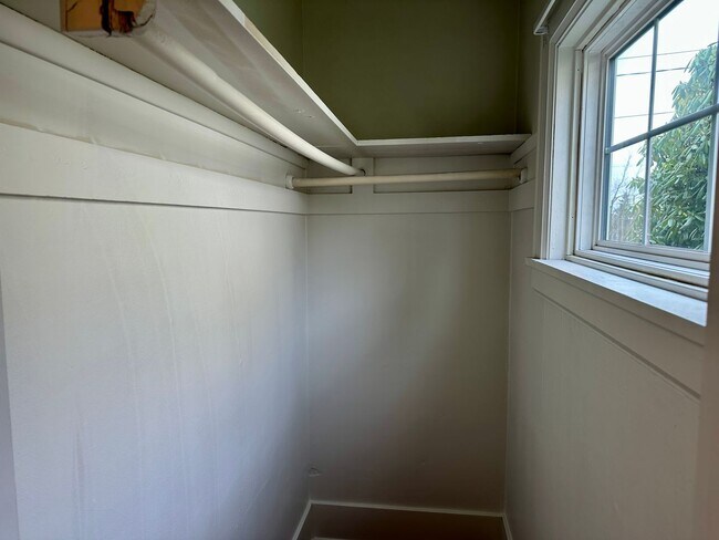 Building Photo - Maple Leaf 3 bedroom