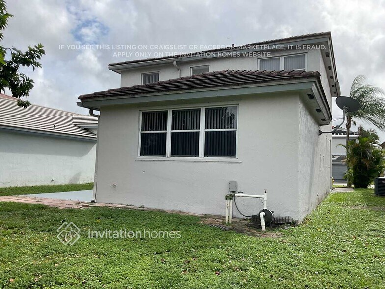 Building Photo - 6859 NW 69th Ct