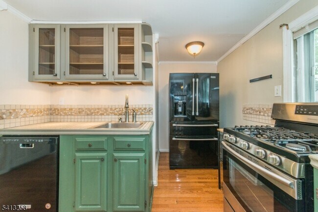 Building Photo - 37 Embury Pl