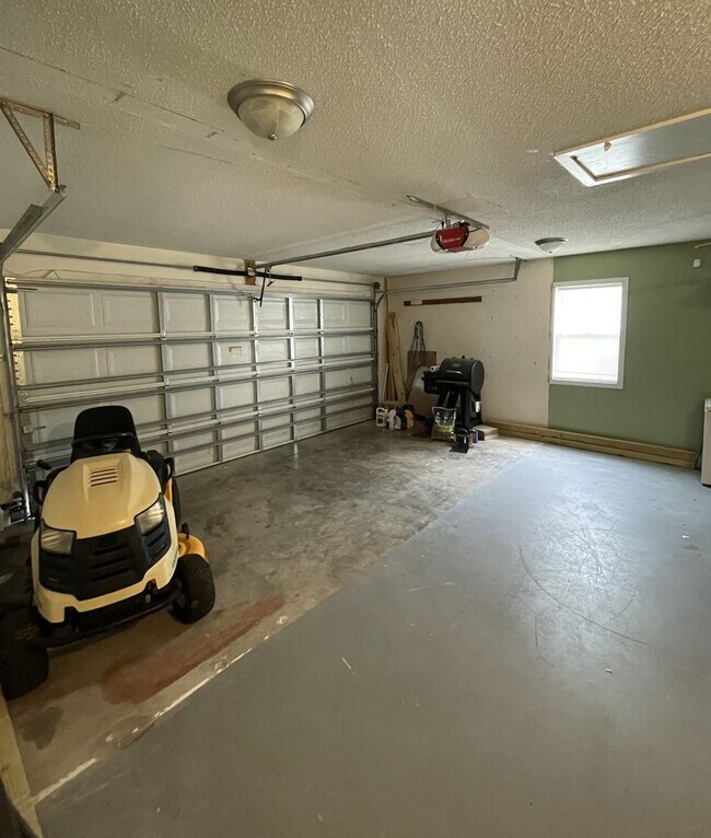 Building Photo - 164 Glenwood Dr