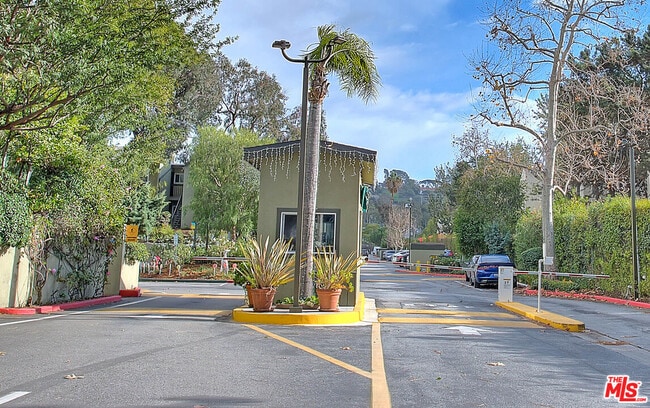 Building Photo - 4822 Hollow Corner Rd