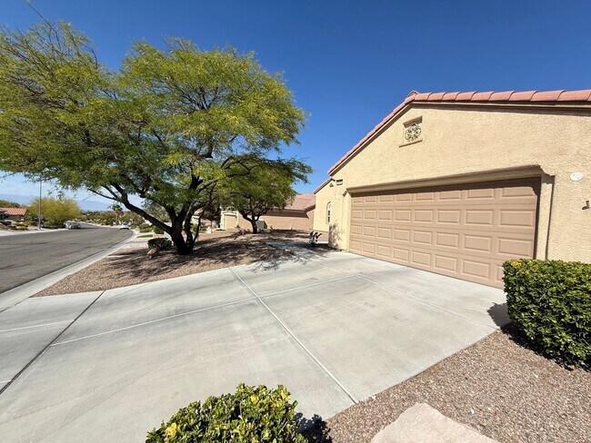 Building Photo - 2240 Shadow Canyon Dr