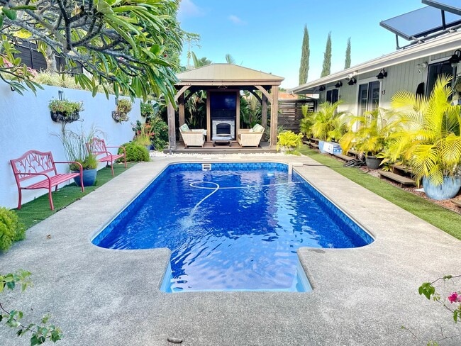 Building Photo - Wailuku Heights Executive Style 3Bed/2Bath Furnished Upstairs Home - Pool w/ cabanas - Most Utili...