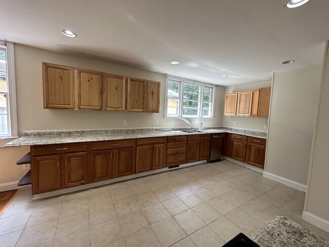 Building Photo - 297 Fife Dr
