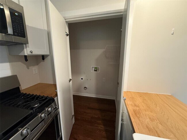 Building Photo - 1205 Military Ct