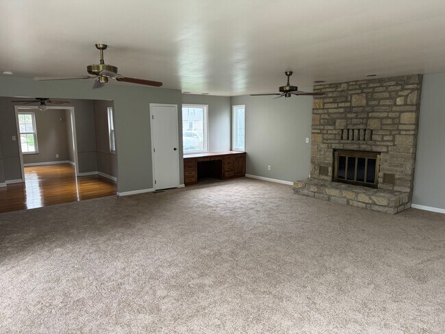 Building Photo - 3 Bedroom 1.5 bathroom Single Family Home, Upper Arlington Schools