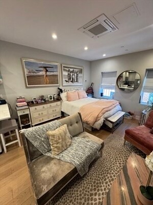 Building Photo - 267 Newbury St