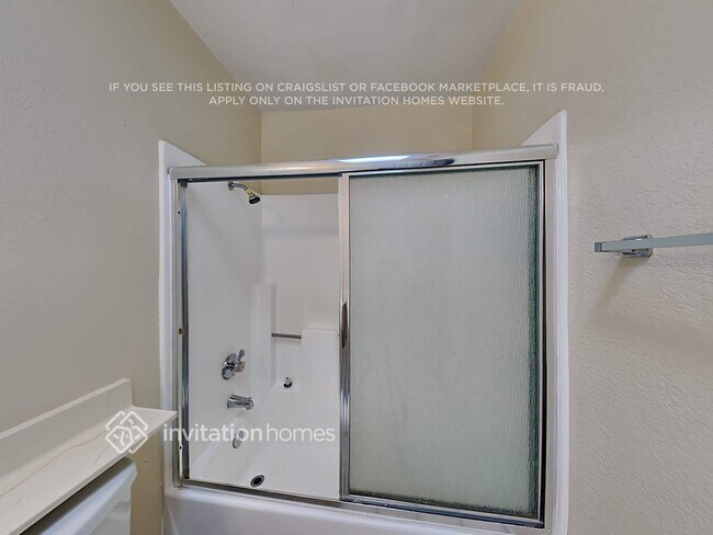 Building Photo - 15111 Wavecrest Dr