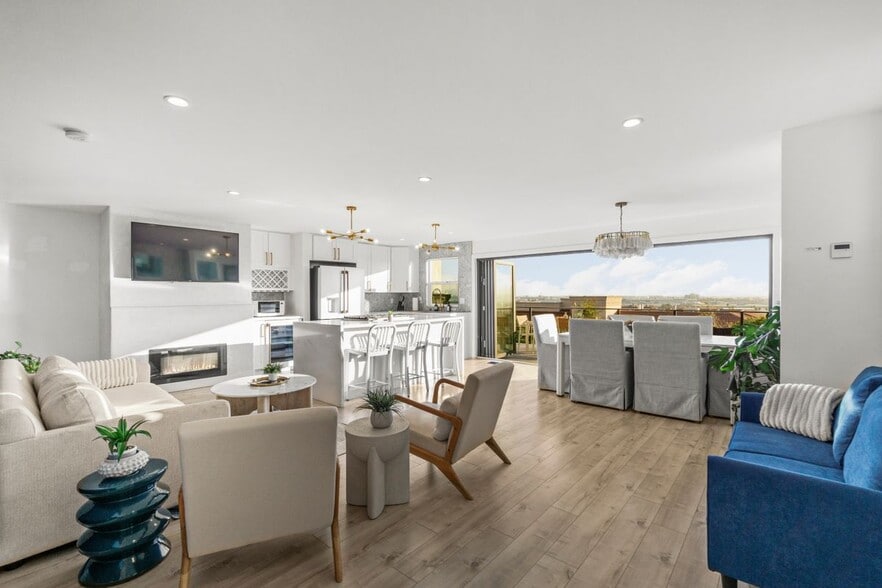 Building Photo - 2125 W California St