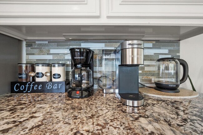 Building Photo - 1012 Chestnut Dr