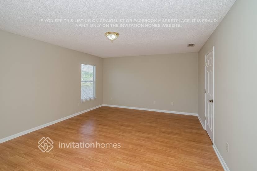 Building Photo - 1656 Hawkins Cove Dr E
