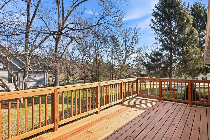 Building Photo - 6582 Lakeside Rd