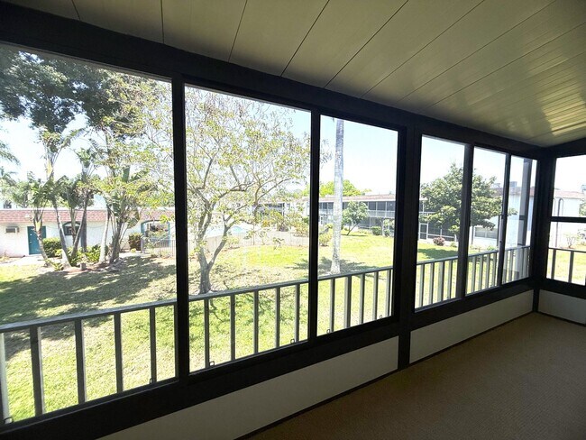 Building Photo - FIRST MONTHS RENT FREE!!! Beautiful 2 MASTER SUITE CONDO in Central Ft. Myers with Over 1200 Sqft.