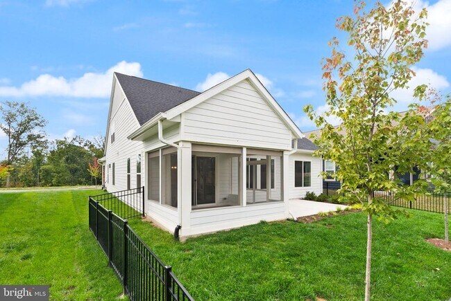 Building Photo - 121 Cowbird St