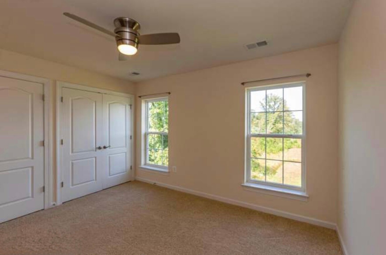 Building Photo - 7440 Riding Meadow Way