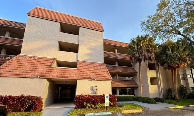 Building Photo - 605 Ives Dairy Rd