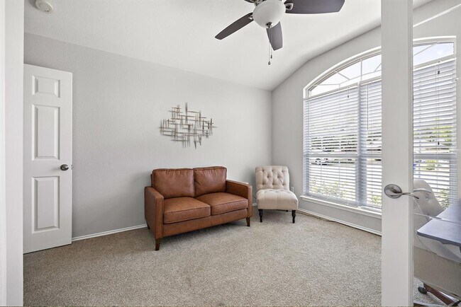 Building Photo - 1202 Highland Dr