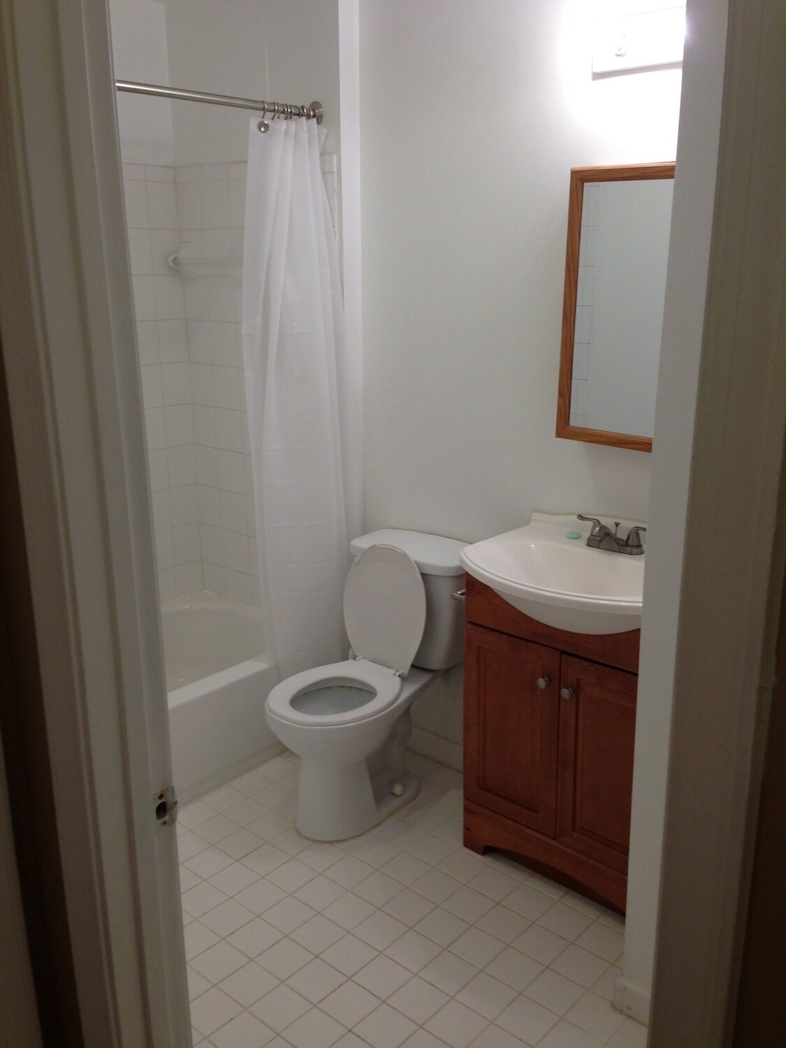 Batheroom - 2610 Wade Rd SE