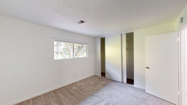 Building Photo - 18219 Happy Ln