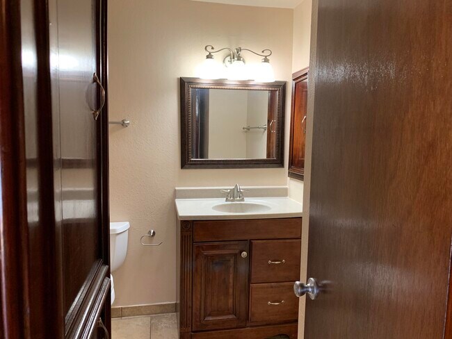 Building Photo - 6745 Ridge Top Dr