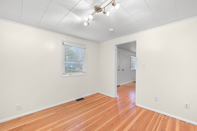 Building Photo - Welcome Home to Comfort and Charm in Blaine, WA!