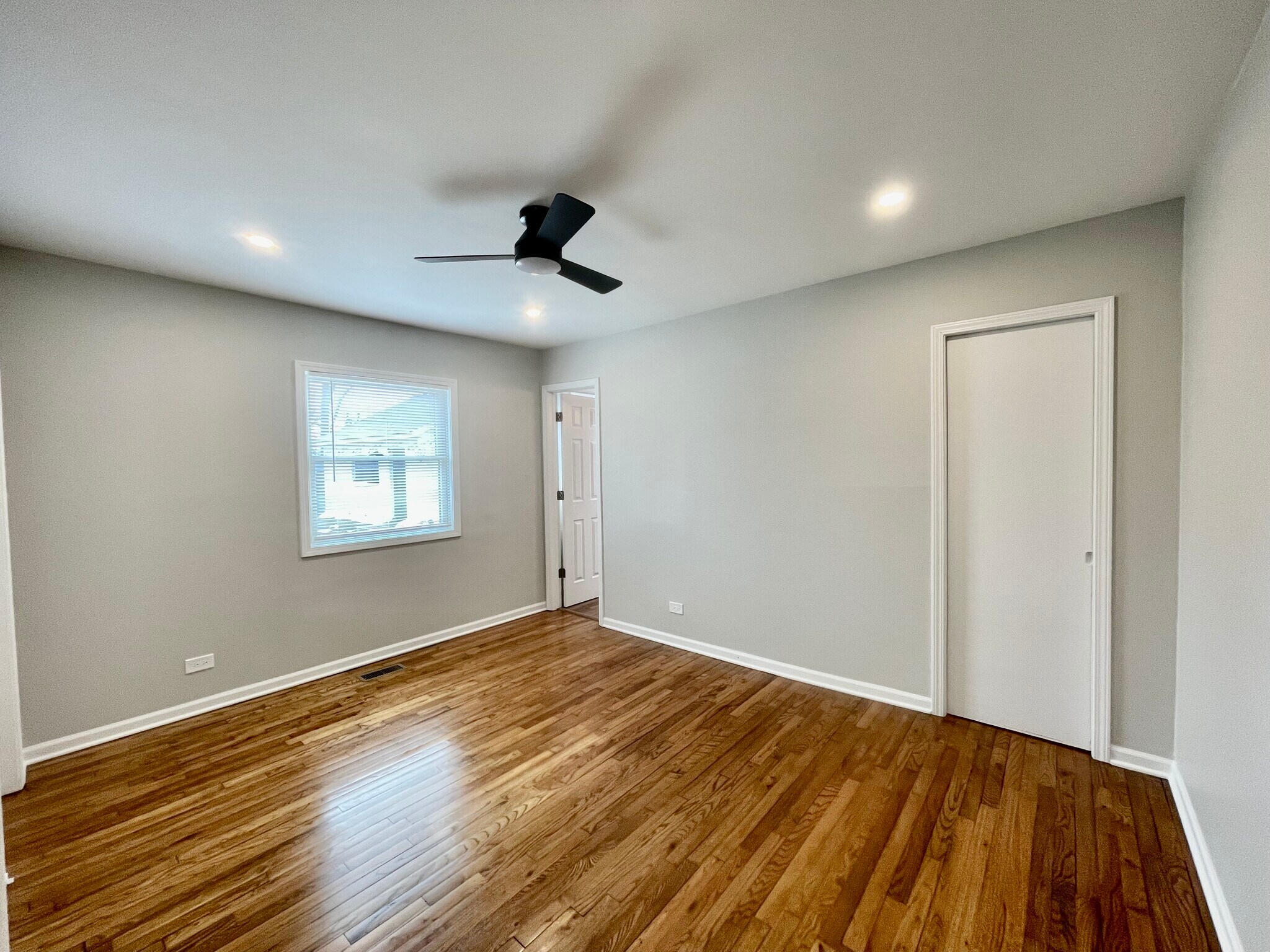 Building Photo - 15 Bradley Ln