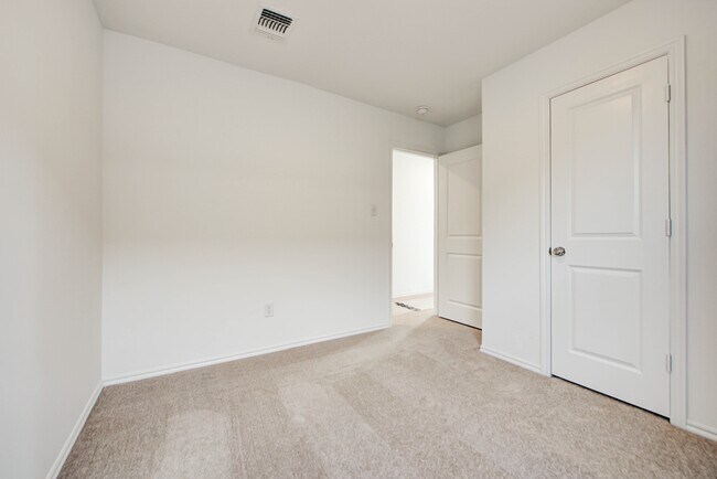 Building Photo - 2011 Delphine Dr