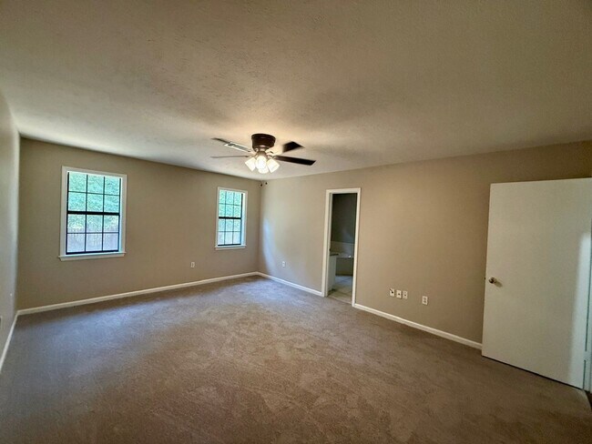 Building Photo - 149 Rolling Oaks Dr