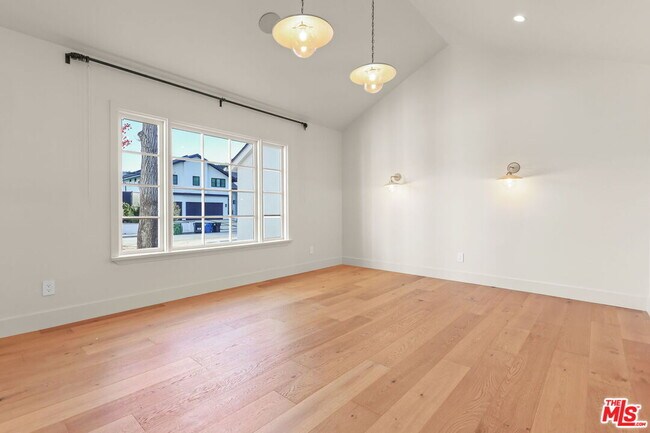 Building Photo - 17620 Camino De Yatasto