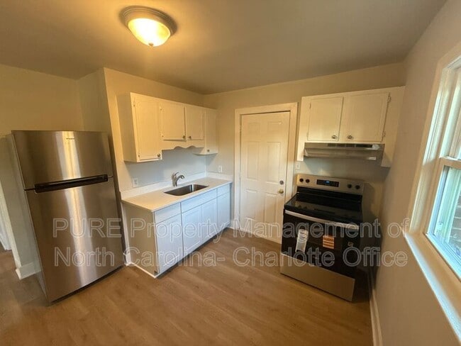 Building Photo - 1708 Newland Rd