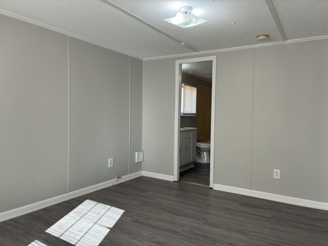 Building Photo - 2 Crosby Ln