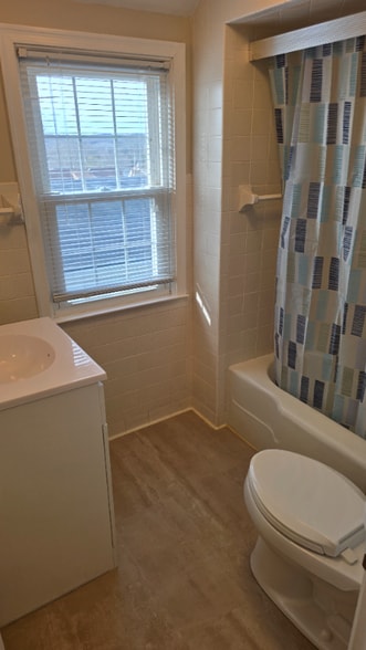 Building Photo - 1013 Bon Air Dr