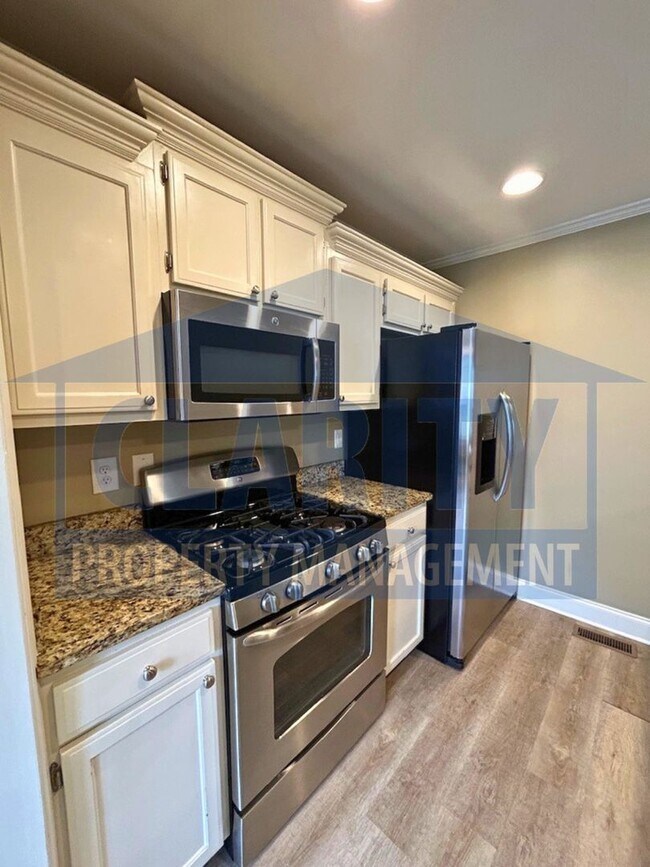 Building Photo - Two bedroom townhome in Downtown Cleveland!