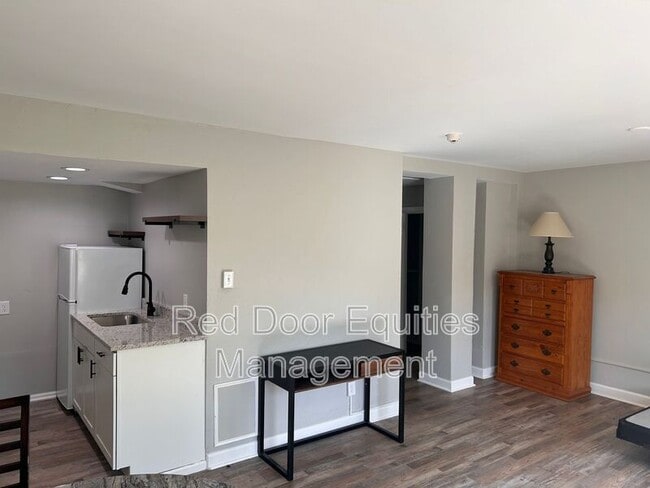 Building Photo - 123 N Broad St