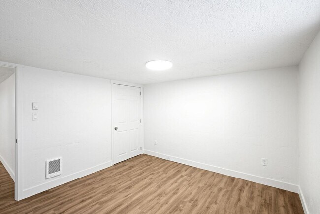 Building Photo - 781 S 1800 W
