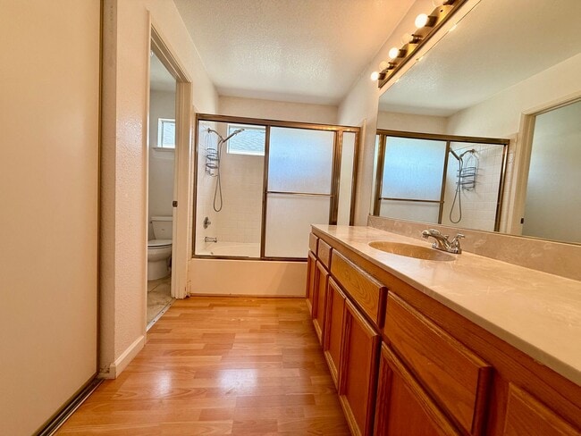 Building Photo - Beautiful Home With Large Yard & 2 Car Garage