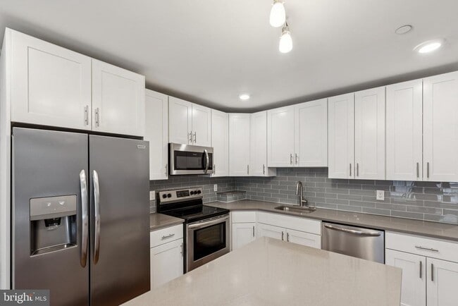 Building Photo - 814 N Uber St