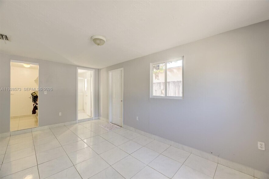 Building Photo - 3510 SW 39th St