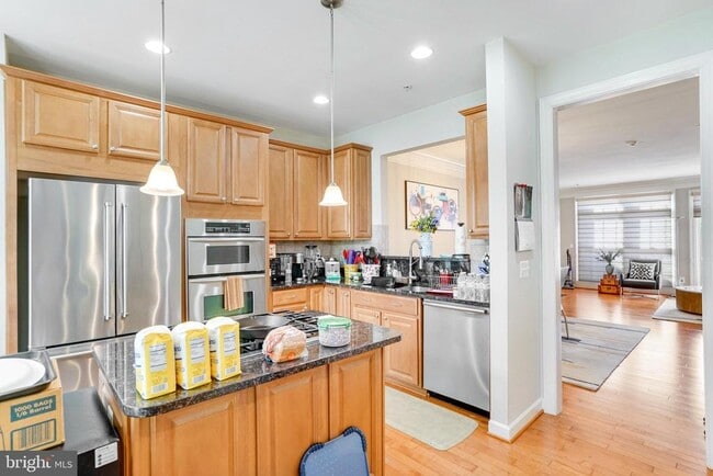 Building Photo - 456 Ferdinand Day Dr