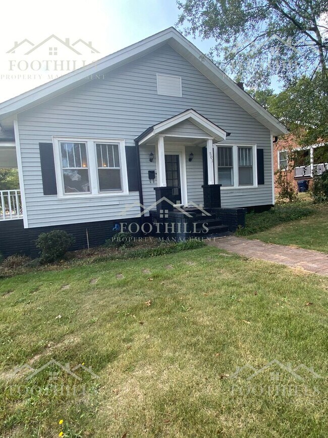 Building Photo - Updated 3 Bedroom Home with Yard, Deck, an...