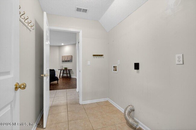 Building Photo - 1634 Majestic View Ln