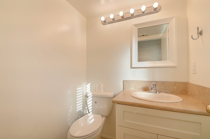 Building Photo - 17054 A Ln