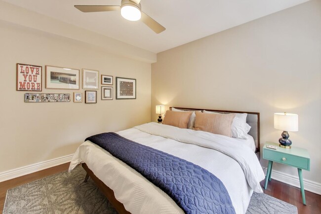 Building Photo - 528 W Cornelia Ave