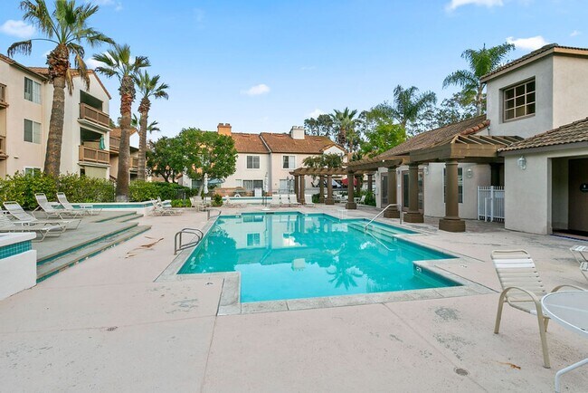 Building Photo - Stunning Single-Level 2-Bedroom Condo with Designer Upgrades Throughout!