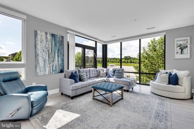 Building Photo - 145 Riverhaven Dr