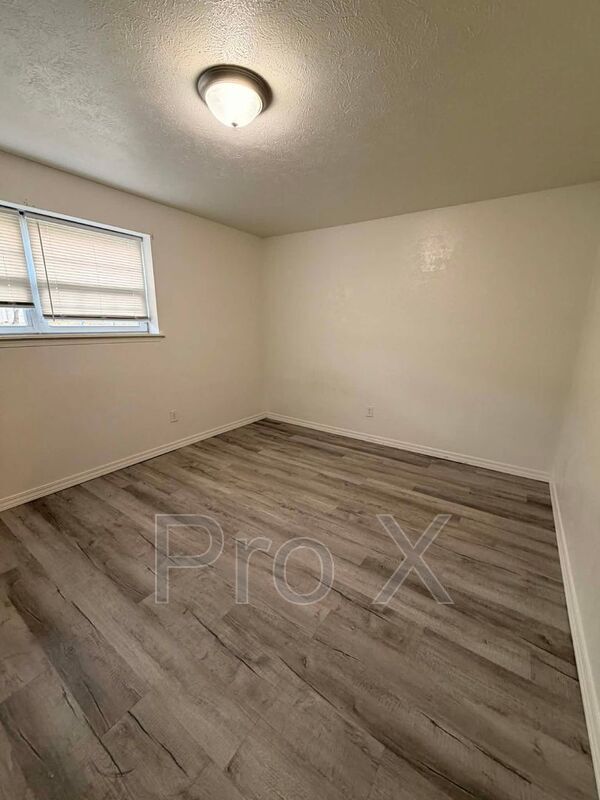 Building Photo - 124 E Highland Ave