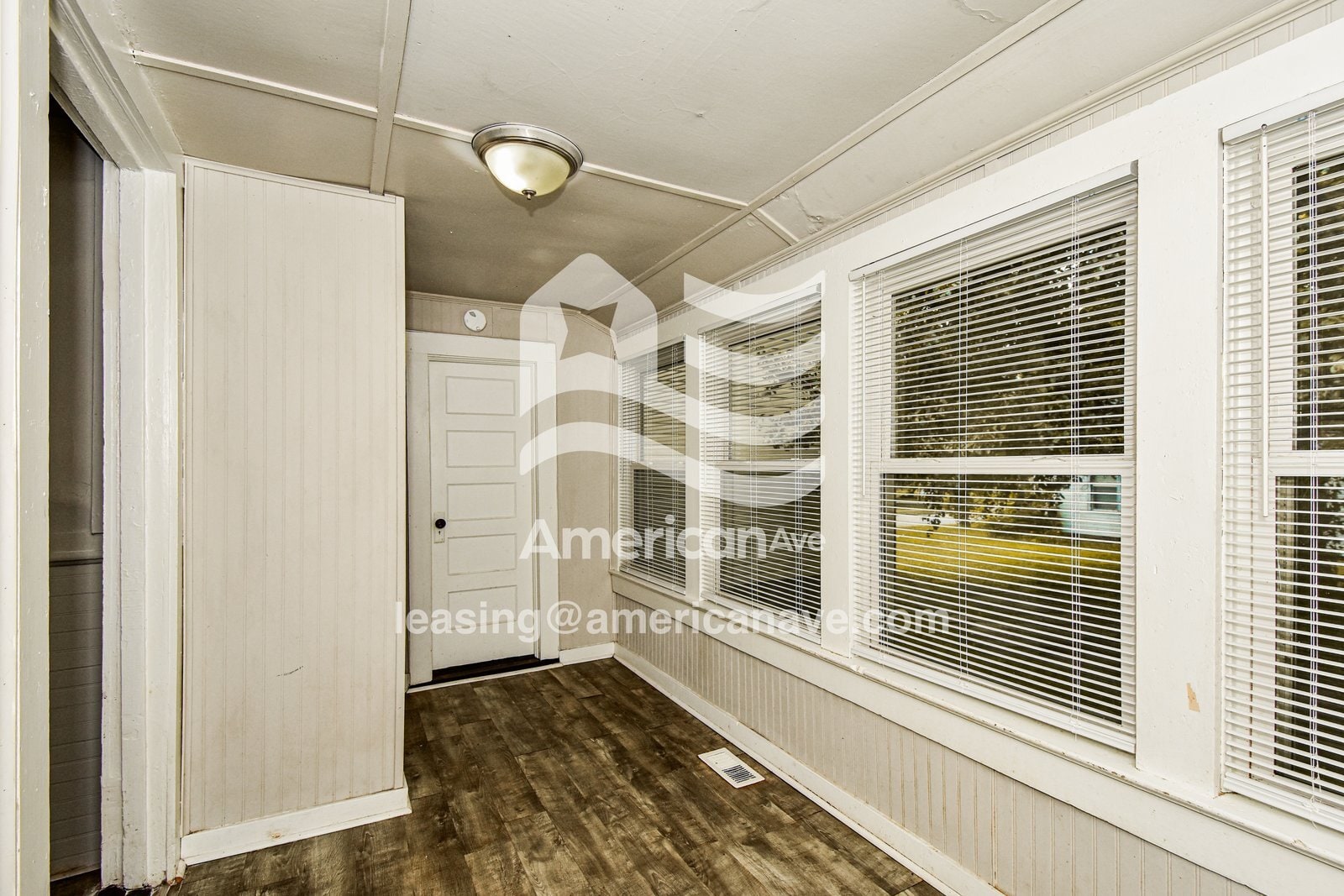 Building Photo - 400 N Sloan St