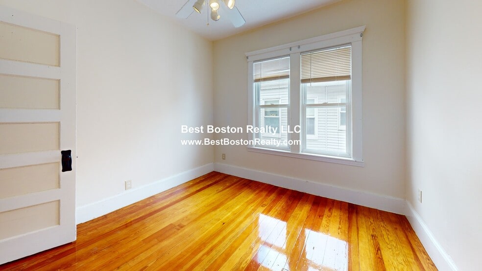 Building Photo - 93 Capen St